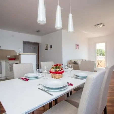 Nina - Two-bedroom With Balcony And Sea View Ora Ac *