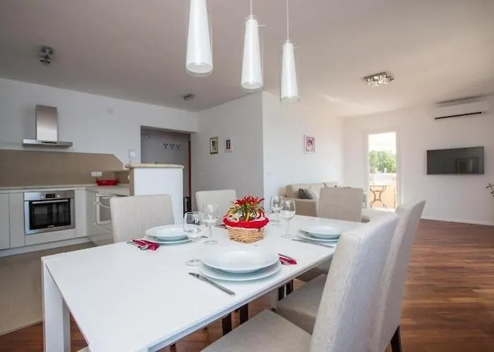 Nina - Two-bedroom With Balcony And Sea View Ora Ac *