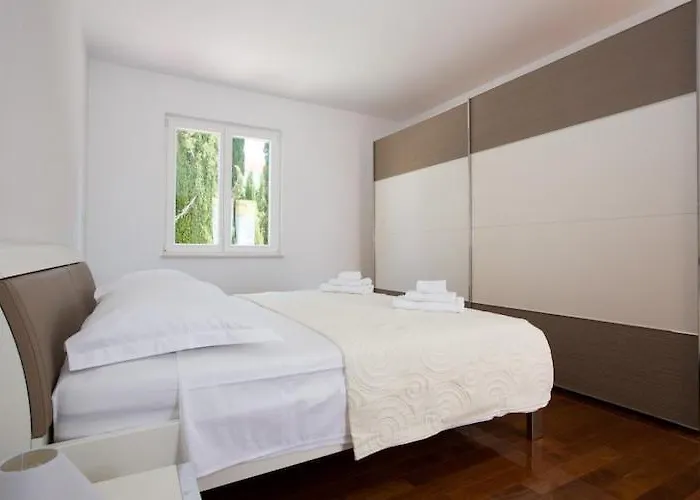 Nina - Two-bedroom With Balcony And Sea View Ora Ac Appartement