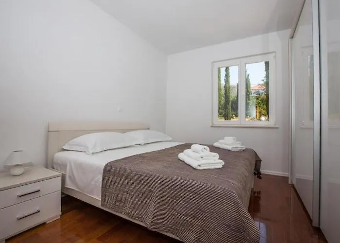 Nina - Two-bedroom With Balcony And Sea View Ora Ac Orasac